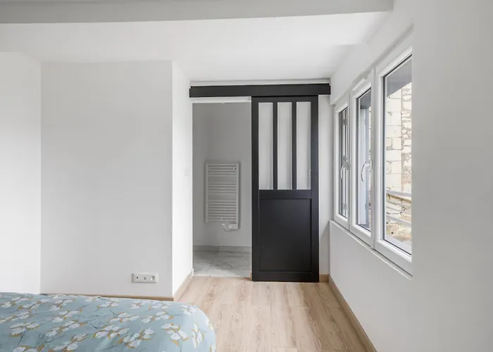 度假居 De Nuit 阿洛讷河畔布兰