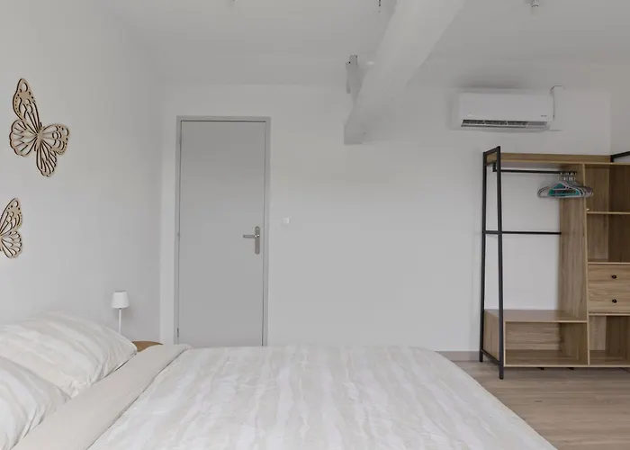 度假居 De Nuit 阿洛讷河畔布兰